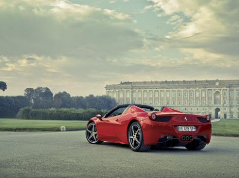 Ferrari - Ferrari Cavalcade partirà da Bologna per dirigersi verso l’autodromo “Dino e Enzo Ferrari” sulle rive del fiume Santerno, dove si disputeranno tre prove di abilità. width=