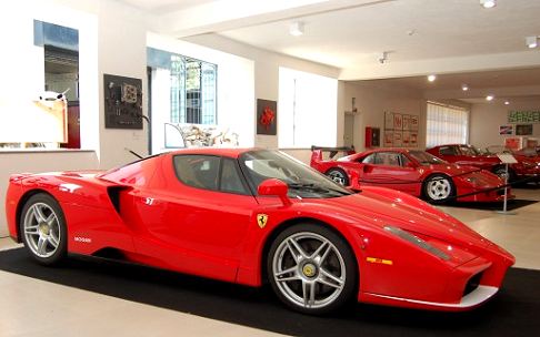 Museo Mogam - Ferrari Enzo 2003 esposte al Mogam - Modern Gallery of Arts and Motors di Catania width=