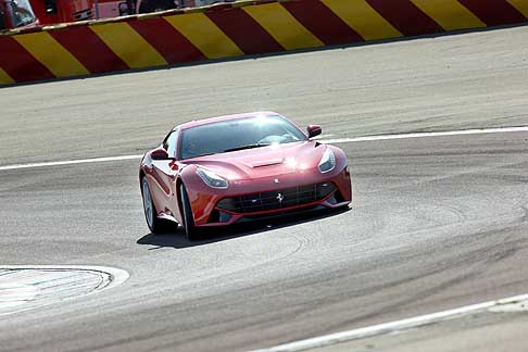 Ferrari - Ferrari F12 berlinetta test drive sul circuito di Fiorano width=