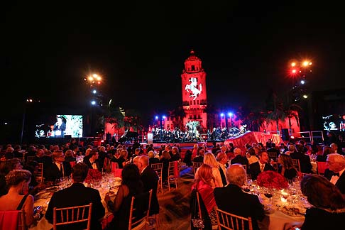 Ferrari - Le celebrazioni sono continuate domenica 12 con una parata di 60 vetture tra le più iconiche create da Ferrari che hanno sfilato nella nota Rodeo Drive. width=