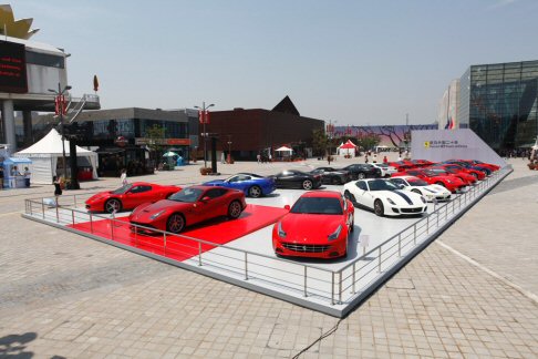 Ferrari - I testi, le fotografie, i filmati e gli oggetti prestati dal Museo Ferrari di Maranello sintetizzano la tradizione dell’Azienda.  width=