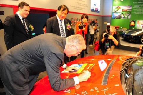 Ferrari - Numerose sono, infine, le iniziative dell’Azienda dedicate alla clientela cinese, come il Corso Pilota Ferrari, la creazione di un Owner’s Club e l’organizzazione del campionato Ferrari Challenge Asia-Pacific. width=