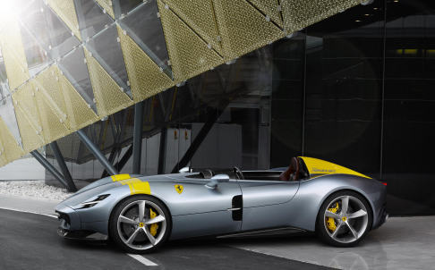 Ferrari - Destinate ai collezionisti più appassionati, le Ferrari Monza SP1 e SP2 ricalcano il tema delle barchette da competizione
