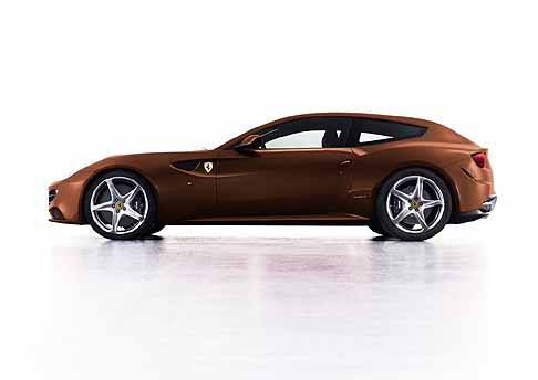 Ferrari - 08 - Ferrai FF Marrone width=