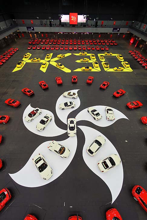 Ferrari - Il più grande raduno di vetture del Cavallino Rampante mai effettuato nella Grande Cina si è svolto all’Asia World Expo sull’isola di Lantau. width=