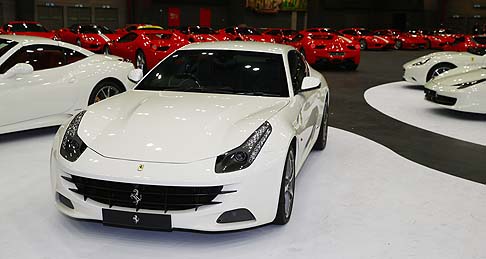 Ferrari - Alla cerimonia erano presenti oltre al Presidente Montezemolo i rappresentanti di Auto Italia Ltd, importatore del Cavallino Rampante a Hong Kong. width=