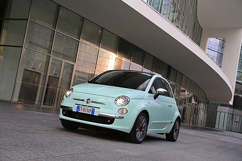 Fiat - Tra le tante novità incluse nella gamma 2014 un posto di primo piano spetta all’inedita Fiat 500 Cult, versione top di gamma che offre stile distintivo e contenuti tecnologici innovativi. width=