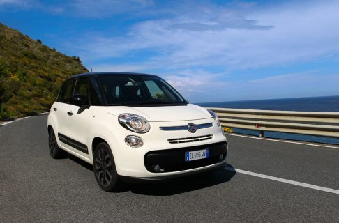 Fiat - Sviluppata sul concetto di space efficiency, la vettura offre la vivibilità di una monovolume, la presenza su strada tipica di un piccolo suv e doti di economicità di un'automobile compatta. width=