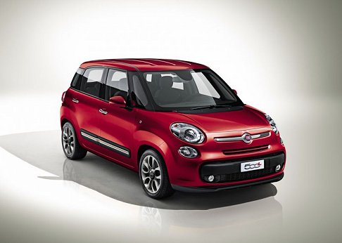 Fiat - In attesa della presentazione ufficiale al Motor Show di Ginevra 2012, la Fiat svela le prime immagini della nuova Fiat 500L width=