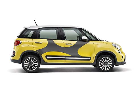 Fiat - In dettaglio, quattro nuovi kit adesivi possono essere applicati sulla carrozzeria per renderla ancora più originale ed esclusiva. Disponibile anche un’inedita modanatura satinata posta sul cofano.  width=