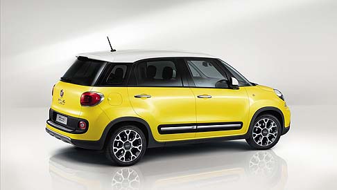 Fiat - Sette le tinte disponibili per la carrozzeria del Fiat 500L Trekking: Beige Cappuccino, Nero Cinema, Grigio Moda, Bianco Gelato, Verde Toscana, Rosso Amore e l'inedito Giallo Sorrento, abbinabili al tetto nero o bianco width=