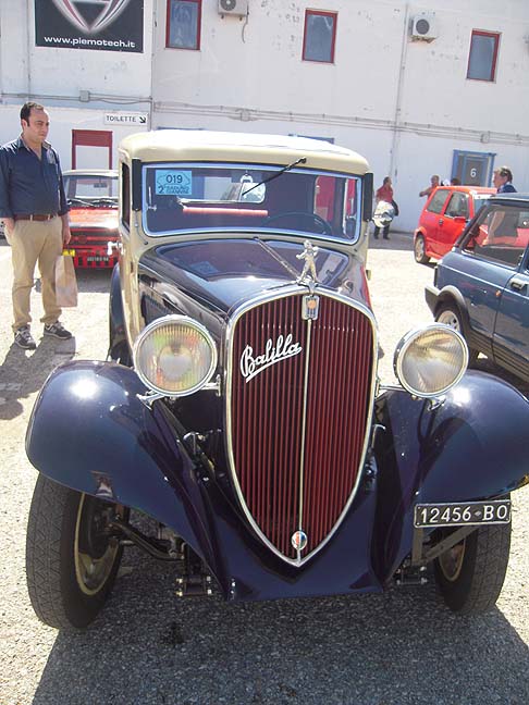 Fiat - Fiat Balilla del 1933 con carrozzeria Viotti, caratterizzata da una verniciatura bicolore, un innovativo tetto termico e apertura delle portiere a libro, priva del montante centrale.  width=