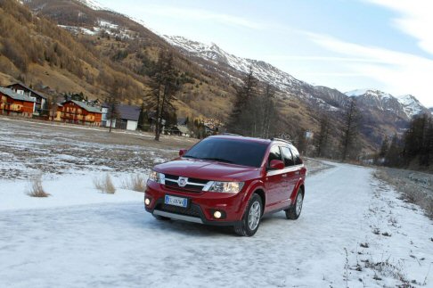 Fiat - Si respira un senso di libertà a bordo della Fiat Freemont 4WD, ideale per ogni situazione della mobilità quotidiana.  width=