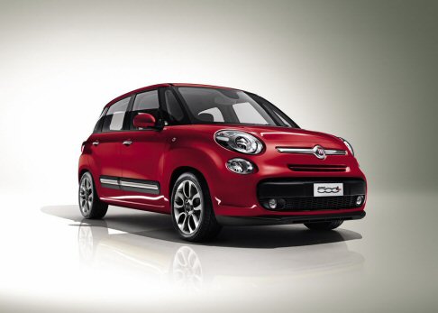Fiat - I riflettori saranno sicuramente puntati sulla premiere mondiale Fiat 500L, attesa debuttante in una veste insolita e allargata, per offrire ancora più comfort e piacere di guida. width=