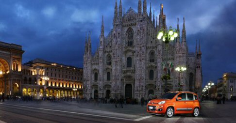 Fiat - Importante novità per l’automotive è anche la nuova Punto 2012 aggiornata per confermare il suo alto indice di gradimento del mercato.  width=