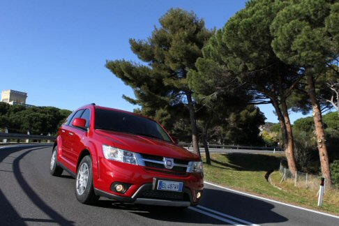 Fiat - Spazio anche la Fiat Freemont AWD (All-Wheel Drive), già disponibile nelle concessionarie. width=