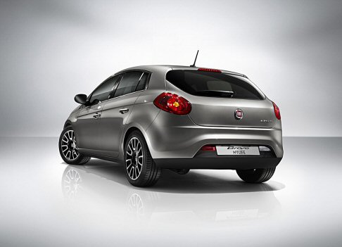 Fiat - Debuttante assoluta, la Fiat Bravo Street rappresenta la nuova serie speciale dedicata al pubblico giovane. width=