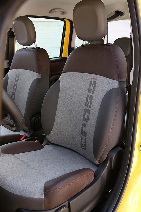 Fiat - Fiat Panda Cross per rendere la vettura ancora più esclusiva ed originale, Mopar firma una serie di accessori specifici width=