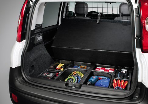 Fiat - Ulteriore novità del vano di carico è il pavimento realizzato con materiale plastico alveolare che garantisce resistenza, durata e assorbimento acustico. width=