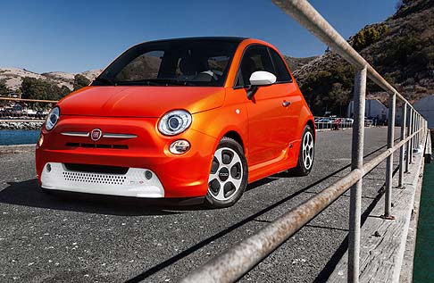 Fiat - Sulla passerella di Ginevra potremo, inoltre, ammirare anche la Fiat 500e, vettura elettrica presentata di recente al Salone di Los Angeles e che sarà commercializzata solo negli Stati Uniti. width=