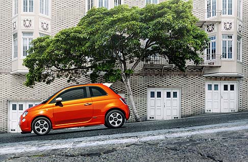 Fiat - La vettura adotta un profilo scolpito nella galleria del vento e richiami retrò futuristici.  width=