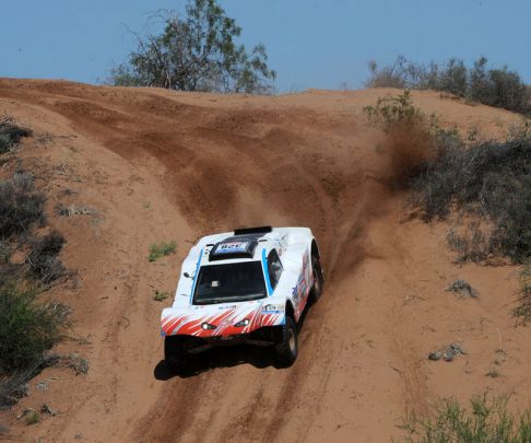Motors - SMG - 13^ tappa Dakar 2011 veicolo SMG Buggy V8 guidato da Chabot width=