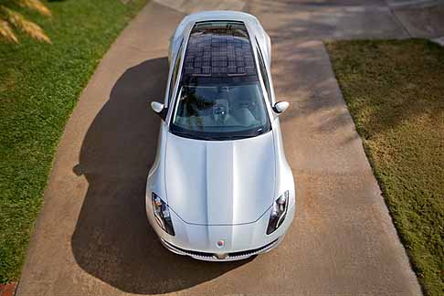 Fisker Automotive - Fisker Karma 2012 con tetto dotato di panelli solari width=