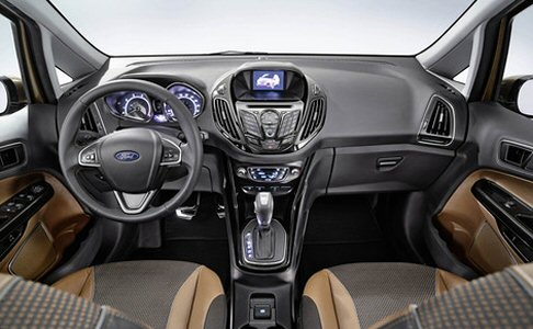 Ford - Nel pacchetto di accessori inclusi nell'offerta di pre-lancio troviamo il cruise control, il bracciolo anteriore e posteriore, il climatizzatore, il pulsante di avviamento. width=