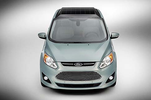 Ford - L’alimentazione avviene attraverso l’impiego di una speciale lente Fresnel, in grado di concentrare ed indirizzare i raggi solari come una lente d'ingrandimento. width=