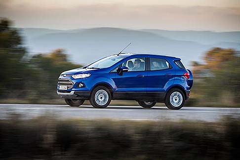 Ford - Presente, inoltre, la tecnologia AppLink, una funzione del SYNC che permette di utilizzare app come TomTom e Spotify. width=