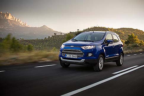 Ford - EcoSport è disponibile con il sistema di connettività Ford SYNC, che permette di utilizzare con i comandi vocali avanzati telefoni, smartphone e lettori musicali collegati tramite Bluetooth e USB. width=