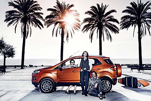 Ford - Le dotazioni includono airbag anteriori per guidatore e passeggero (disattivabile), airbag per le ginocchia del guidatore, airbag anteriori e posteriori sia a tendina che laterali. width=