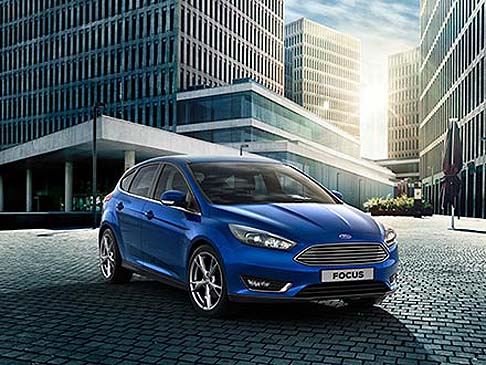 Ford - Appare completamente rinnovata sia sul fronte estetico che delle dotazioni tecnologiche la nuova Ford Focus, che esprime un look più dinamico in linea con il nuovo linguaggio di stile del brand.  width=