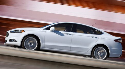 Ford - Presentata in Nord America nelle versioni S, SE e Titanium, quest’ultima rappresenta il top della gamma, fa da apripista al lancio commerciale della nuova Ford Mondeo. width=