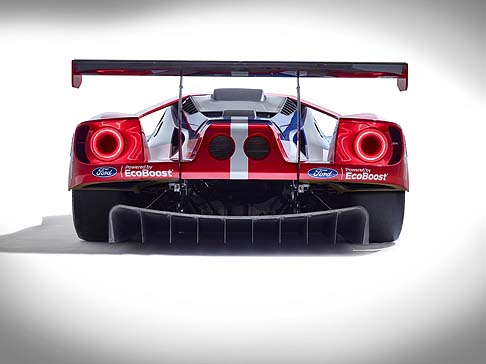 Ford - La nuova Ford GT è la vettura più estrema realizzata dal team Ford Performance, una divisione creata per produrre innovazione attraverso le prestazioni. width=