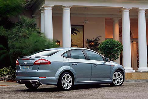 Ford - La terza generazione, commercializzata nel 2007, si rende protagonista sul grande schermo con un’apparizione nella pellicola della nota serie di James Bond Casino Royale. width=