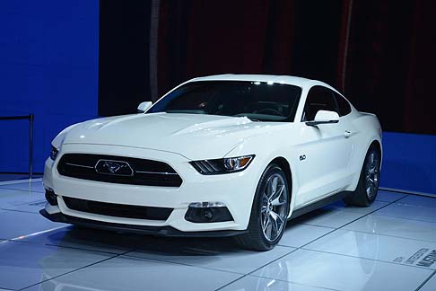 Ford - Progettata per offrire alla clientela prestazioni eccezionali, la vettura sfoggia un aspetto unico che la rende immediatamente riconoscibile.  width=