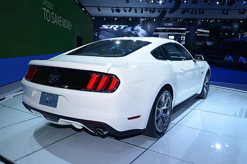 Ford - La Ford Mustang del cinquantenario propone nel suo equipaggiamento tutte le dotazioni prima disponibili solo come optional. width=