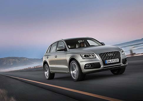 Audi - L’Audi Q5 offre ora la motorizzazione 2.0 TDI, aggiornata per erogare fino a 150 CV di potenza (110 kW). width=