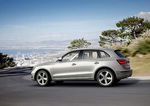 Audi - Sempre per la gamma Audi Q5, ora le unità 2.0 TFSI 180 CV (132 kW) quattro, 2.0 TFSI 225 CV (165 kW) quattro e 2.0 TFSI 225 CV (165 kW) tiptronic quattro soddisfano la normativa Euro 6. width=