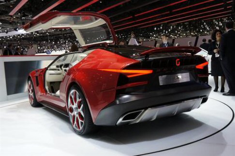 Italdesign Giugiaro - Ma il fianco della Brivido nasconde anche un gioiello tecnologico: gli specchietti retrovisori laterali sono sostituiti da un innovativo sistema elettronico composto da due telecamere che emergono dalla carrozzeria.  width=