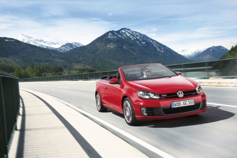 Volkswagen - La Golf GTI è l’unica cabriolet della classe compatta fino a 210 CV proposta con cambio a doppia frizione. width=