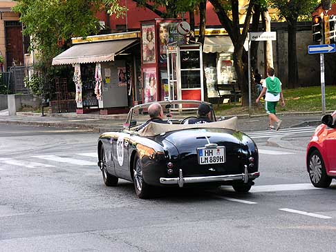 Auto storicche passaggio a Bologna - Gran Premio Nuvolari 2012 passaggio da Bologna auto storica Aston Martin DB 24 MK1 DHC del 1955 width=