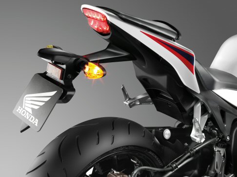 Honda - Honda CBR 1000RR Fireblade 2012 si rinnova dopo vent´anni di presenza sul mercato width=