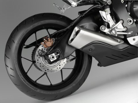 Honda - Honda CBR 1000RR Fireblade 2012 arriverà sui mercati nel 2012 e sarà presentata in anteprima all'Eicma di Milano width=