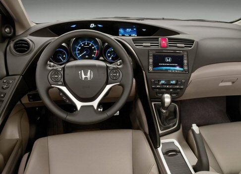 Honda - Disponibile in Europa solo nella versione 5 porte, la nuova Honda Civic ha esordito nel recente Salone di Francoforte, mentre il lancio commerciale è previsto dall’inizio del 2012. width=