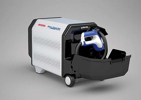 Honda - La concept è equipaggiata con un’unità a celle di combustibile più piccola del 33% rispetto alla precedente, dalla potenza pari a 100 kW (134 CV).  width=