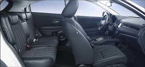 Honda - In Europa Honda HR-V sarà disponibile solo con la trazione anteriore e verrà offerto con motorizzazioni ad elevata efficienza: un motore a benzina 1.5 i-VTEC da 130 CV e un motore diesel 1.6 i-DTEC da 120 Cavalli width=