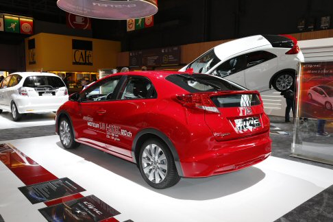 Honda - Debutta a Parigi anche la nona generazione della Civic, che festeggia i 40 anni di produzione. width=