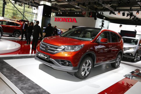 Honda - In dettaglio, la nuova CR-V della quarta generazione parte dal successo delle versioni precedenti affinando il livello di qualità, praticità e raffinatezza.  width=